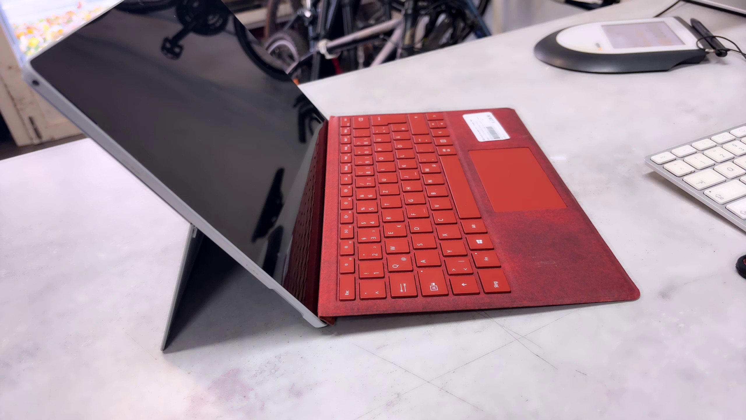 Microsoft Surface Pro 7 Model 1866, core i5-1035g4 | 8gb ram | 128gb ssd | windows 11. klein sprung am display ecke recht. | Zustand: Gut – Bild 5