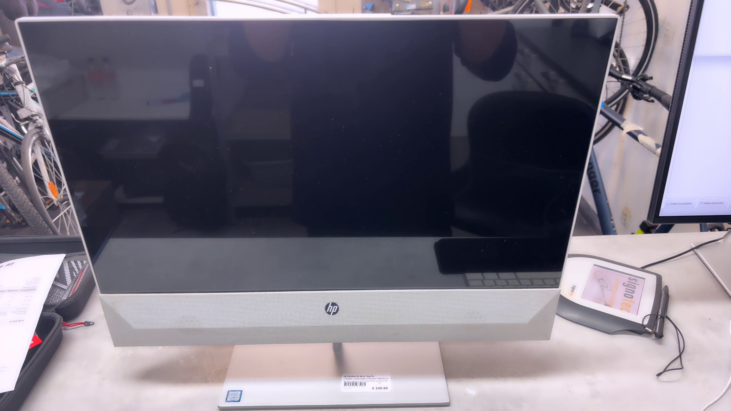 HP Pavilion 24 All-in-One PC 24-xa0019ng, i7-8700T, 16 GB RAM, 256 GB SSD + 1 TB HDD, GTX 1050 4 GB, 23,8" FHD, Win 10, inkl. Maus | Tastatur. | Zustand: Gut – Bild 2