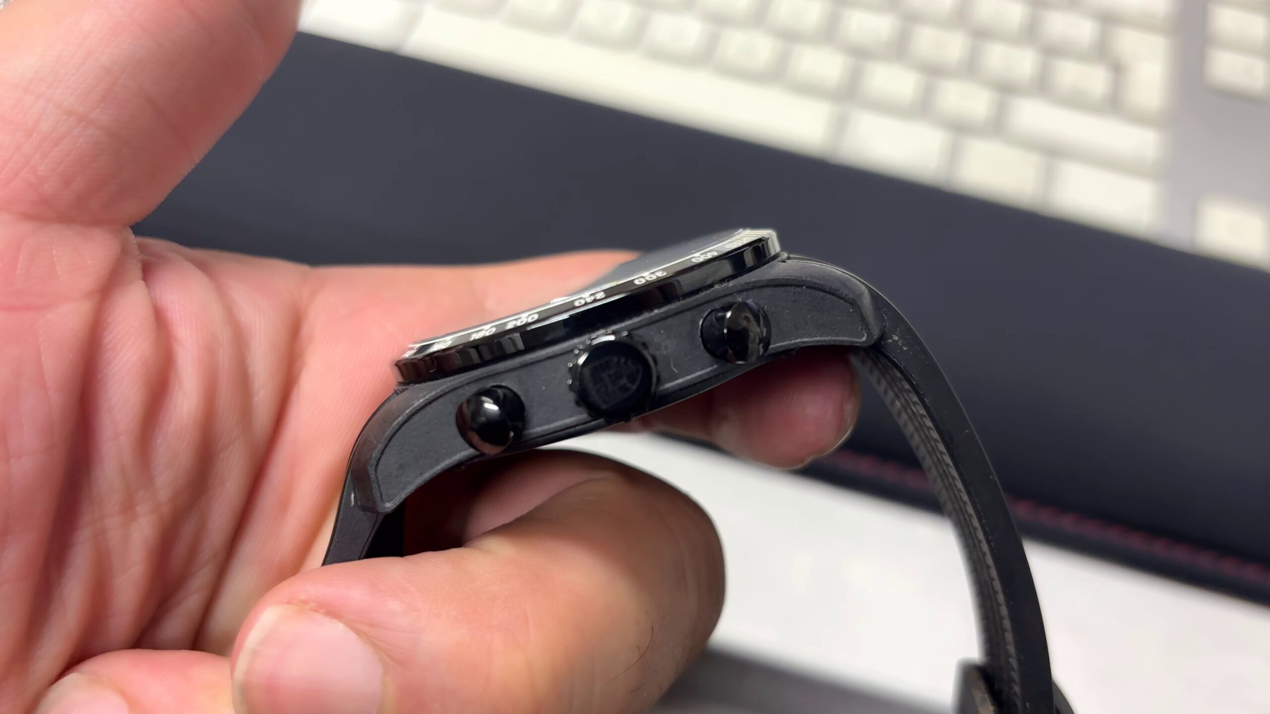 Porsche Design Chronograph 1, Sportlicher Chronograph mit Titan-Gehäuse und schwarzem Zifferblatt, inspiriert vom 911-Armaturenbrett. | Zustand: Gut – Bild 3