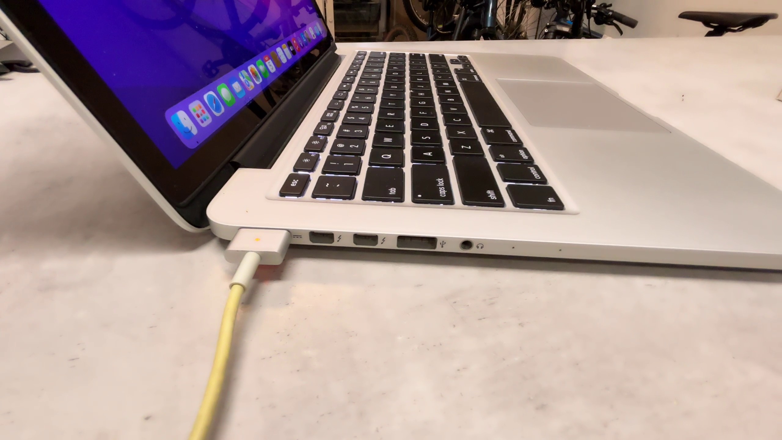 Apple MacBook Pro 13" (2015), 2.7 GHz i5 | 8 GB RAM | 128 GB SSD | Retina Display | Zyklen: 353 | Zustand: Gut – Bild 6