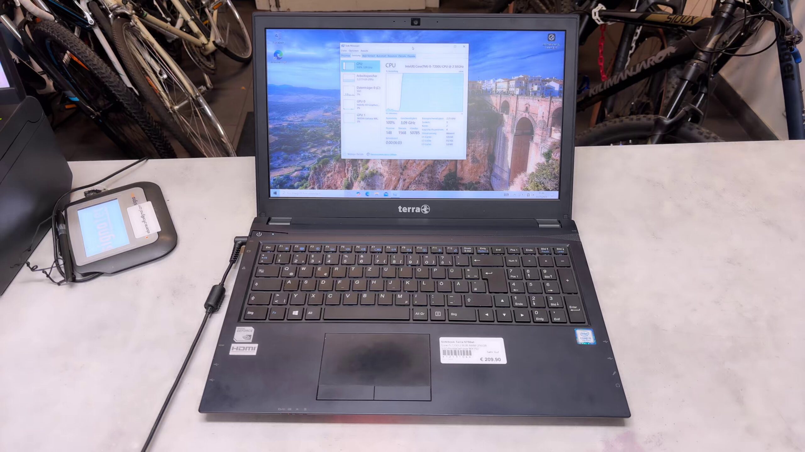 Terra Mobile 1715V, Core i5-7200U | 8 GB RAM | 256 GB SSD | NVIDIA GeForce MX150 | Zustand: Sehr Gut