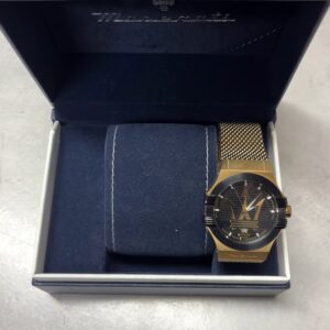 Maserati Potenza R8853108006, Herrenuhr mit goldfarbenem Milanaiseband und schwarzem Zifferblatt, neu und originalverpackt. | Zustand: Sehr Gut