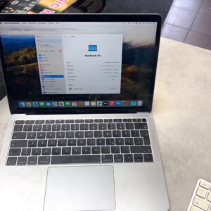 Apple MacBook Air A1932 2019 i5/8/256, Macbook Air A1932 2019, Core i5, 8GB RAM, 256GB SSD, ohne Ladegerät | Zustand: Sehr Gut