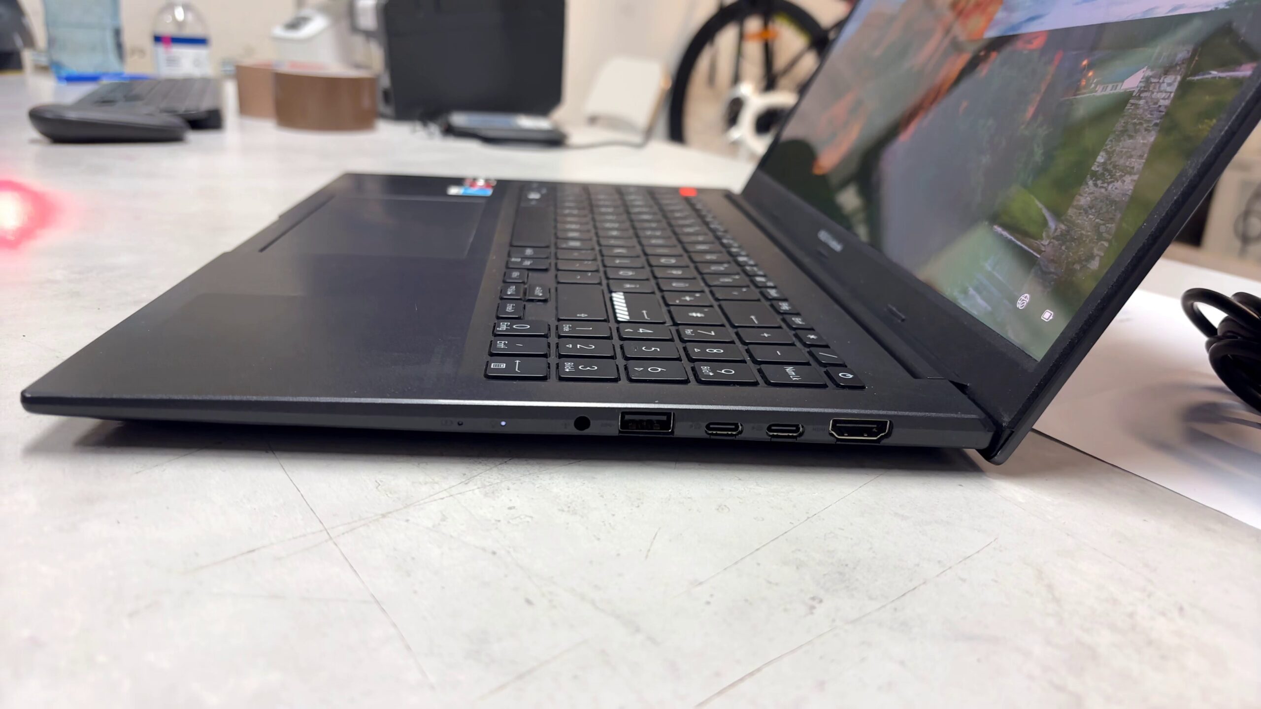 Asus Vivobook M3502Q i5 12th Gen, 15,6 Zoll, 16GB RAM, 512GB SSD, Intel Core i5-12500H Prozessor | Zustand: Gut – Bild 3