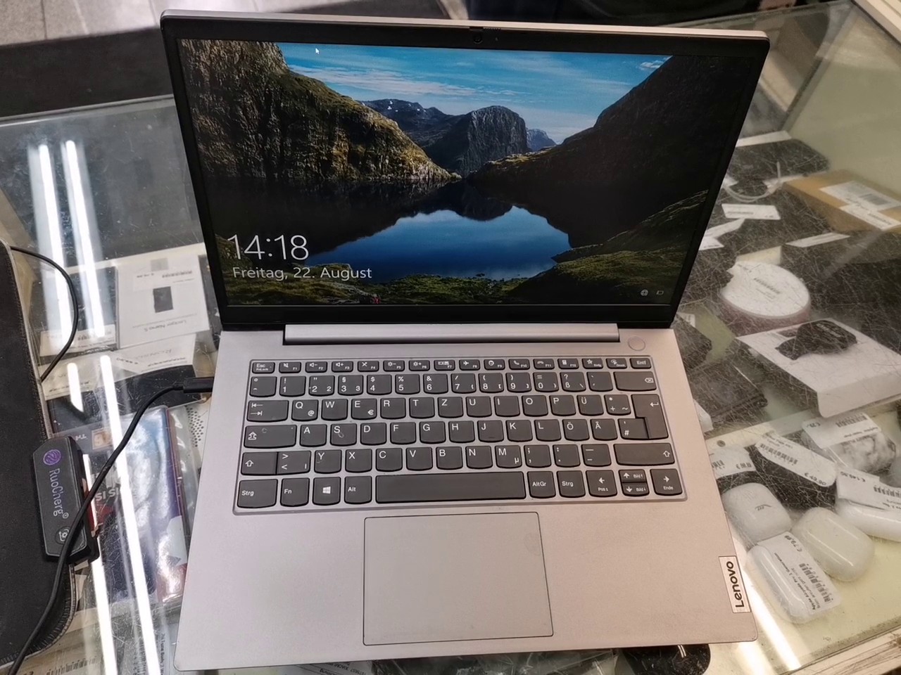 Lenovo ThinkBook 14 G2 ITL, Intel Core i3-1115G4, 8 GB RAM, 256 GB SSD, 14" FHD Display, Windows 11, inkl. Ladegerät.",
"thoughtSignature": "CqkEAdHtim | 7R5KoSQbLS2eaj51avGGBDjGm5eMVYgWTeaVqVtRoDh2R2M1MHT1+gfeSCadego | Zustand: Gut