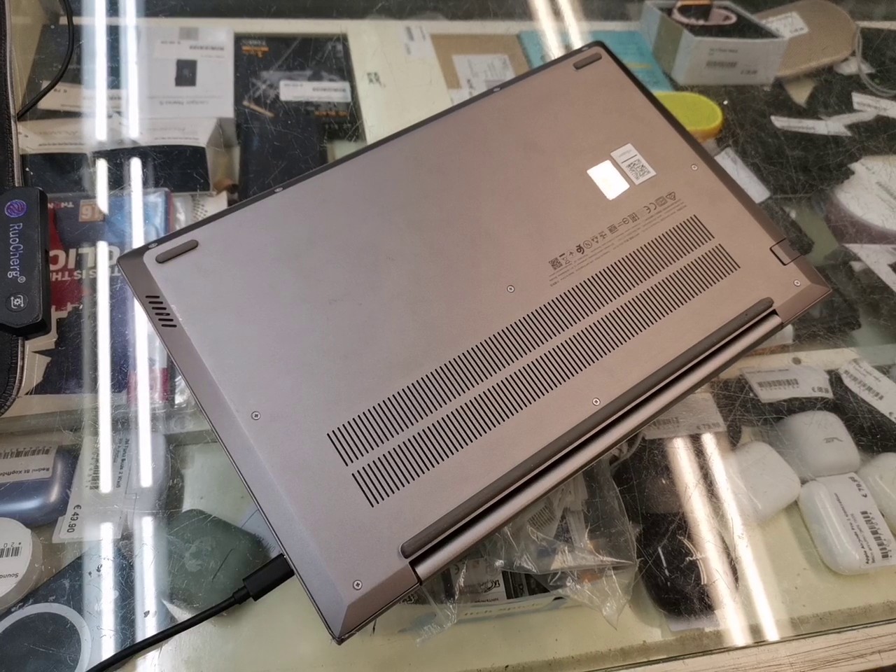 Lenovo ThinkBook 14 G2 ITL, Intel Core i3-1115G4, 8 GB RAM, 256 GB SSD, 14" FHD Display, Windows 11, inkl. Ladegerät.",
"thoughtSignature": "CqkEAdHtim | 7R5KoSQbLS2eaj51avGGBDjGm5eMVYgWTeaVqVtRoDh2R2M1MHT1+gfeSCadego | Zustand: Gut – Bild 3