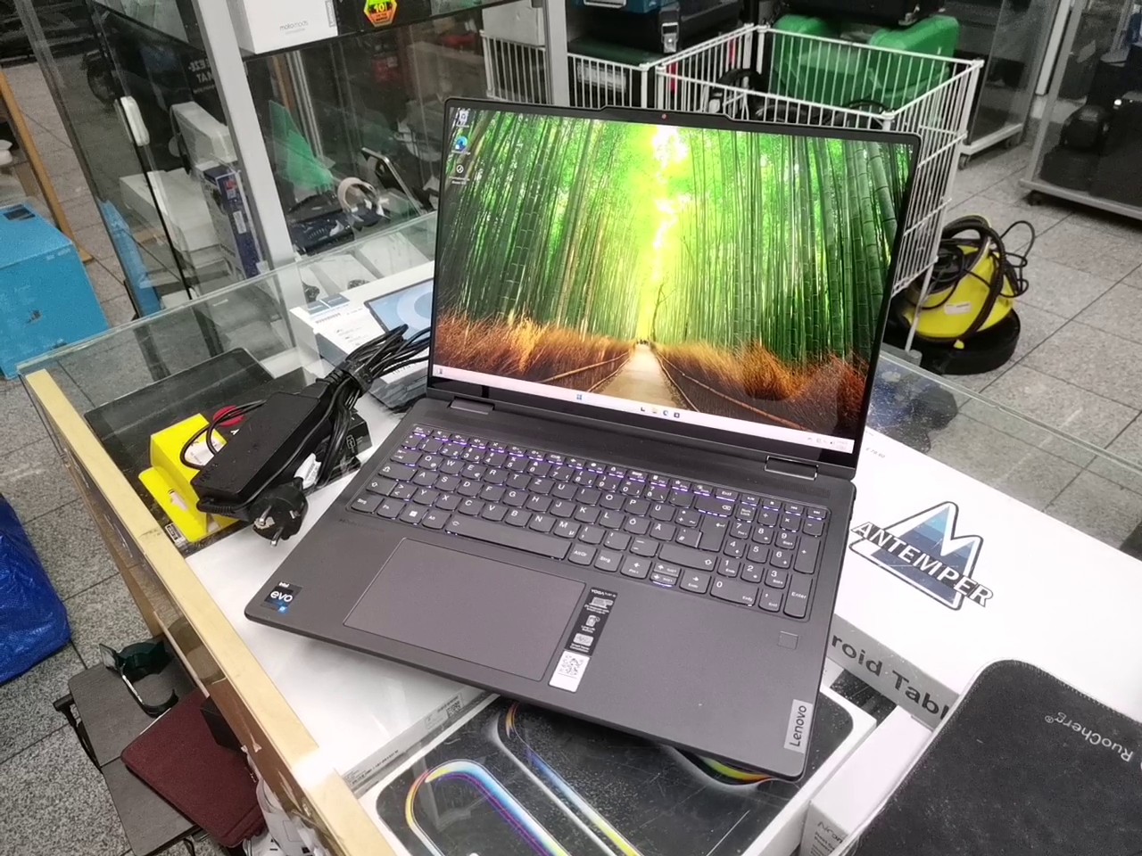Lenovo Yoga 7i (16") 2-in-1, i7-1360P, 16 GB RAM, 1 TB SSD, Win 11 Home. Inkl. Ladegerät. Mangel: kleiner Fleck auf Display. | Zustand: In Ordnung – Bild 5