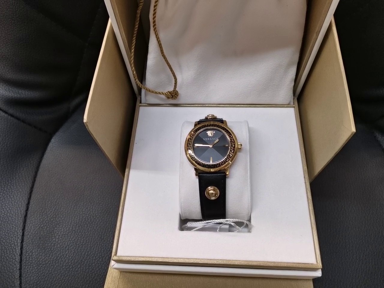 Versace V-tribute Quarzwerk Damen-armbanduhr, mit Originalverpackung | Zustand: Wie Neu – Bild 3