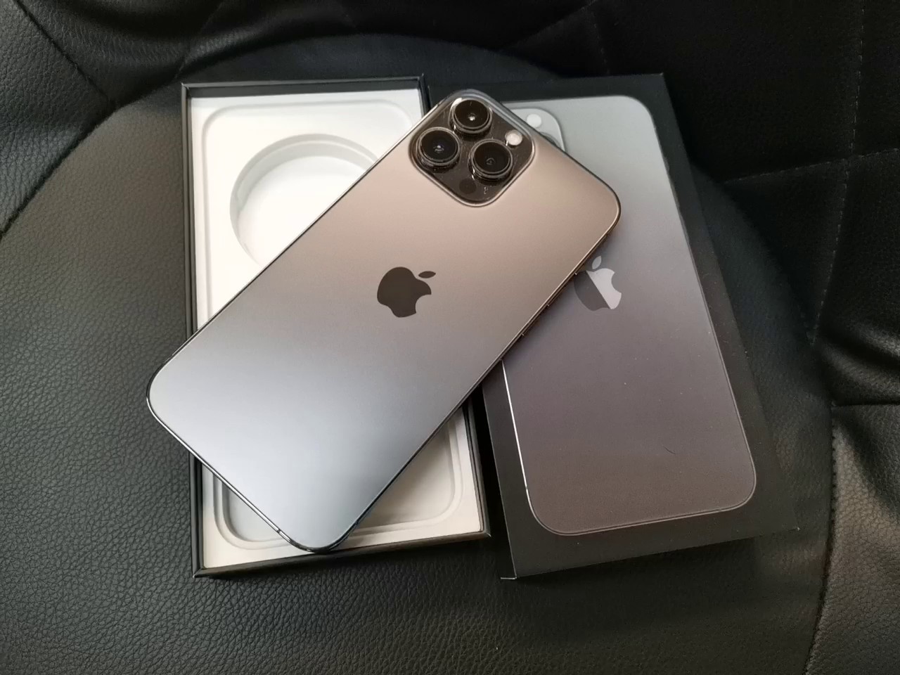 iPhone 13 Pro Max 256GB, 6,7" ProMotion Display, A15 Bionic Chip, 5G, Triple-Kamera | SimLock: Frei | Zustand: Sehr Gut | Farbe: grau | Akku: 91% – Bild 6