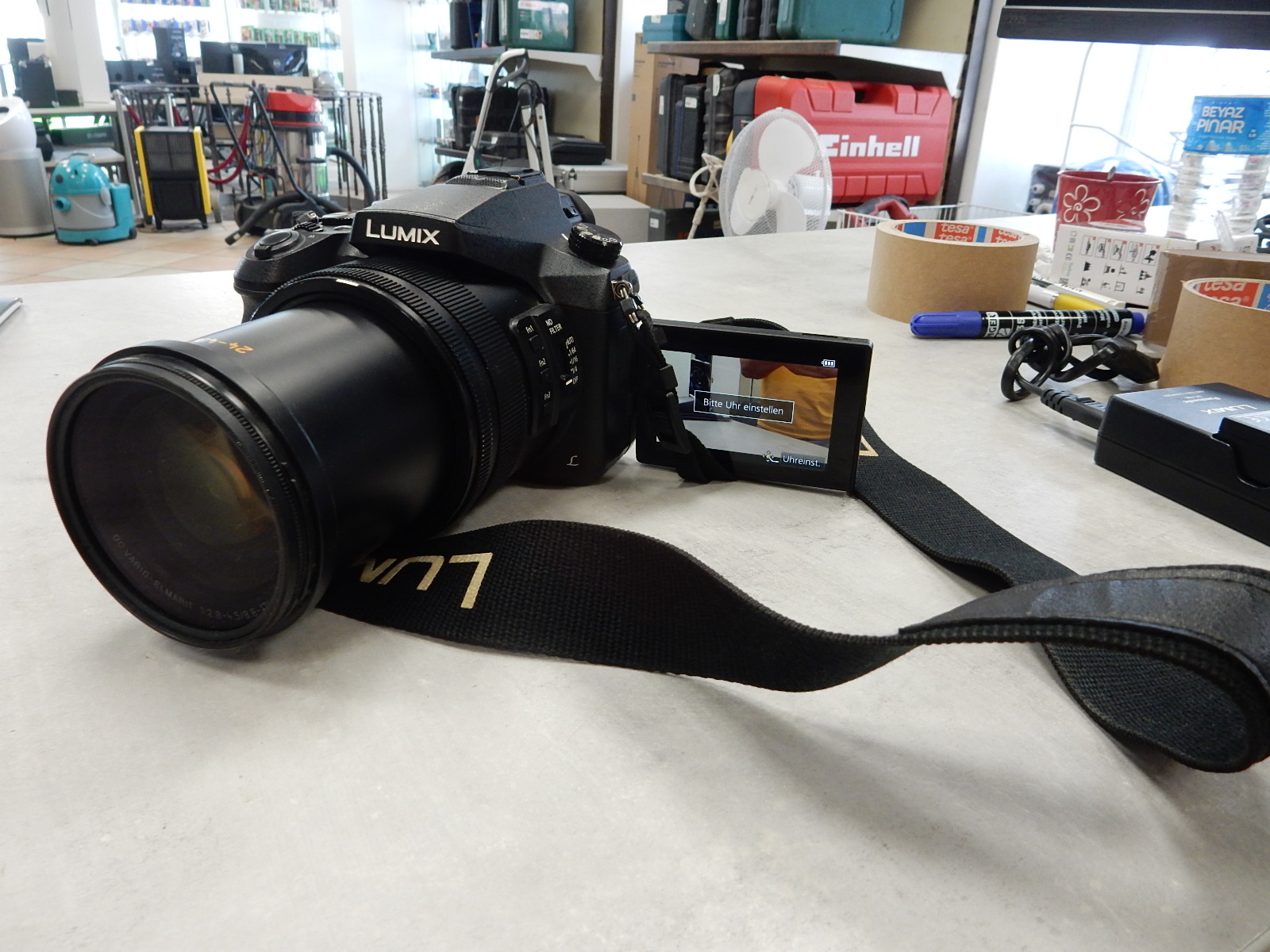 Panasonic Lumix DMC-FZ2000, Bridge-Kamera mit 1-Zoll-Sensor, 20x opt. Zoom und 4K-Video. Inkl. Ladegerät und 2 Akkus. | Zustand: Sehr Gut – Bild 5