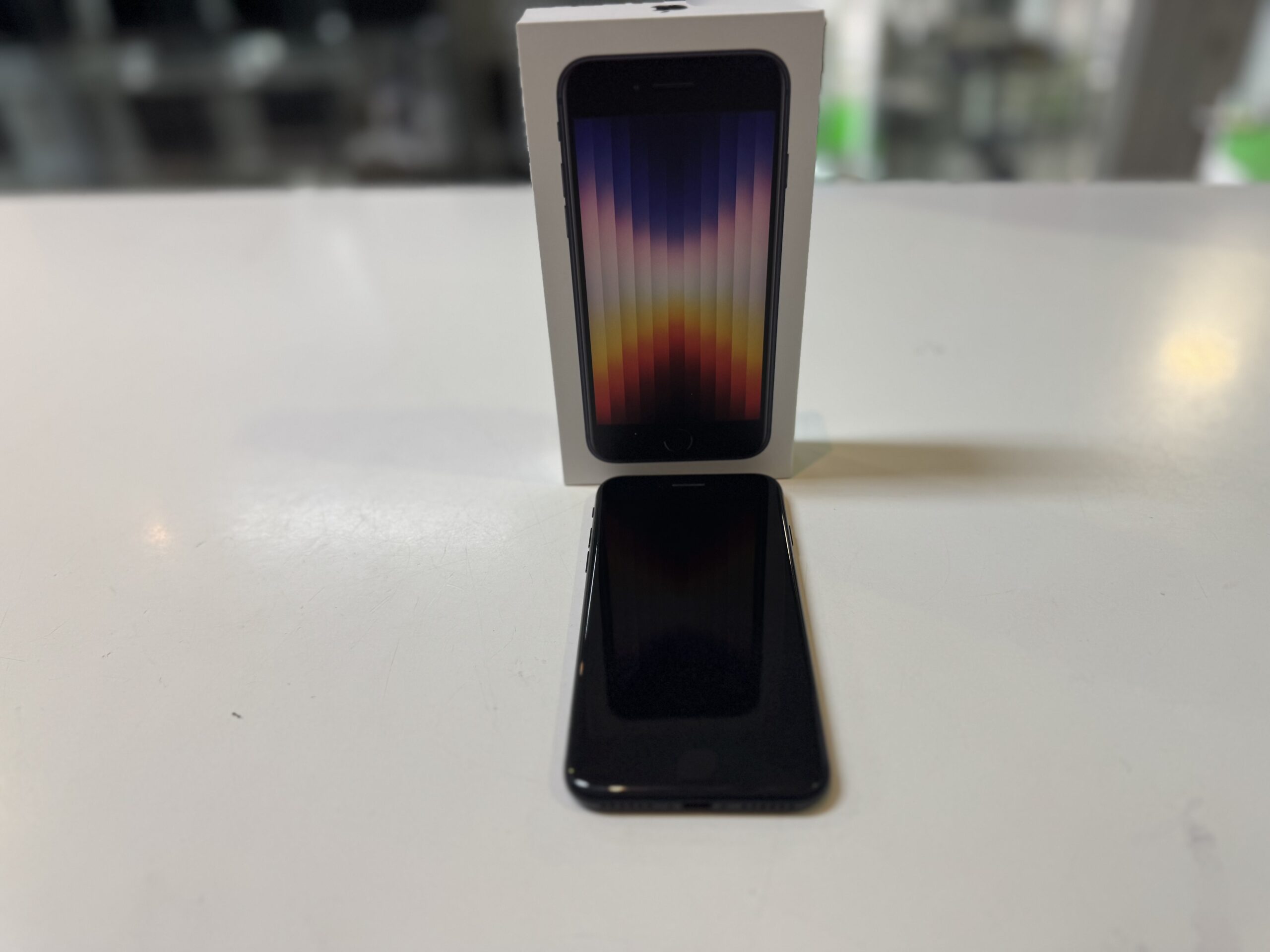 iPhone SE (2022) 64GB, Mit Verpackung. A15 Bionic Chip und 4 GB RAM. | SimLock: A1 | Zustand: Sehr Gut | Farbe: | Akku: 87% – Bild 3