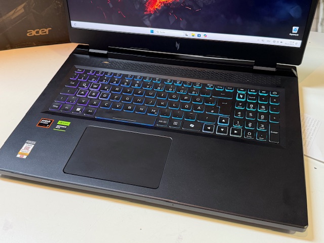 Acer Nitro 17 AN17-42-R7G8, R7 8845HS, 16GB DDR5, 1TB SSD, RTX 4060 8GB, Win 11 Home, 17.3" 165Hz, mit Originalverpackung, Ladegerät. | Zustand: Wie Neu – Bild 3