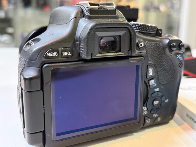 Canon EOS 600D Digitalkamera, Mit EF-S 18-55mm IS II Objektiv, Ladegerät und Batteriegriff. | Zustand: Gut – Bild 5