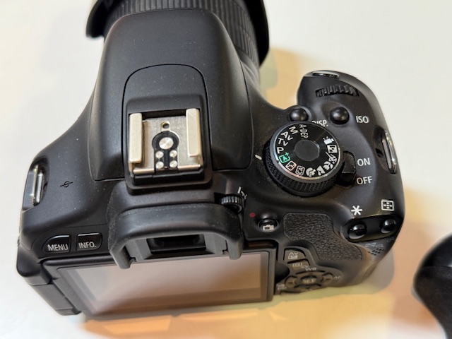 Canon EOS 600D Digitalkamera, Mit EF-S 18-55mm IS II Objektiv, Ladegerät und Batteriegriff. | Zustand: Gut – Bild 6