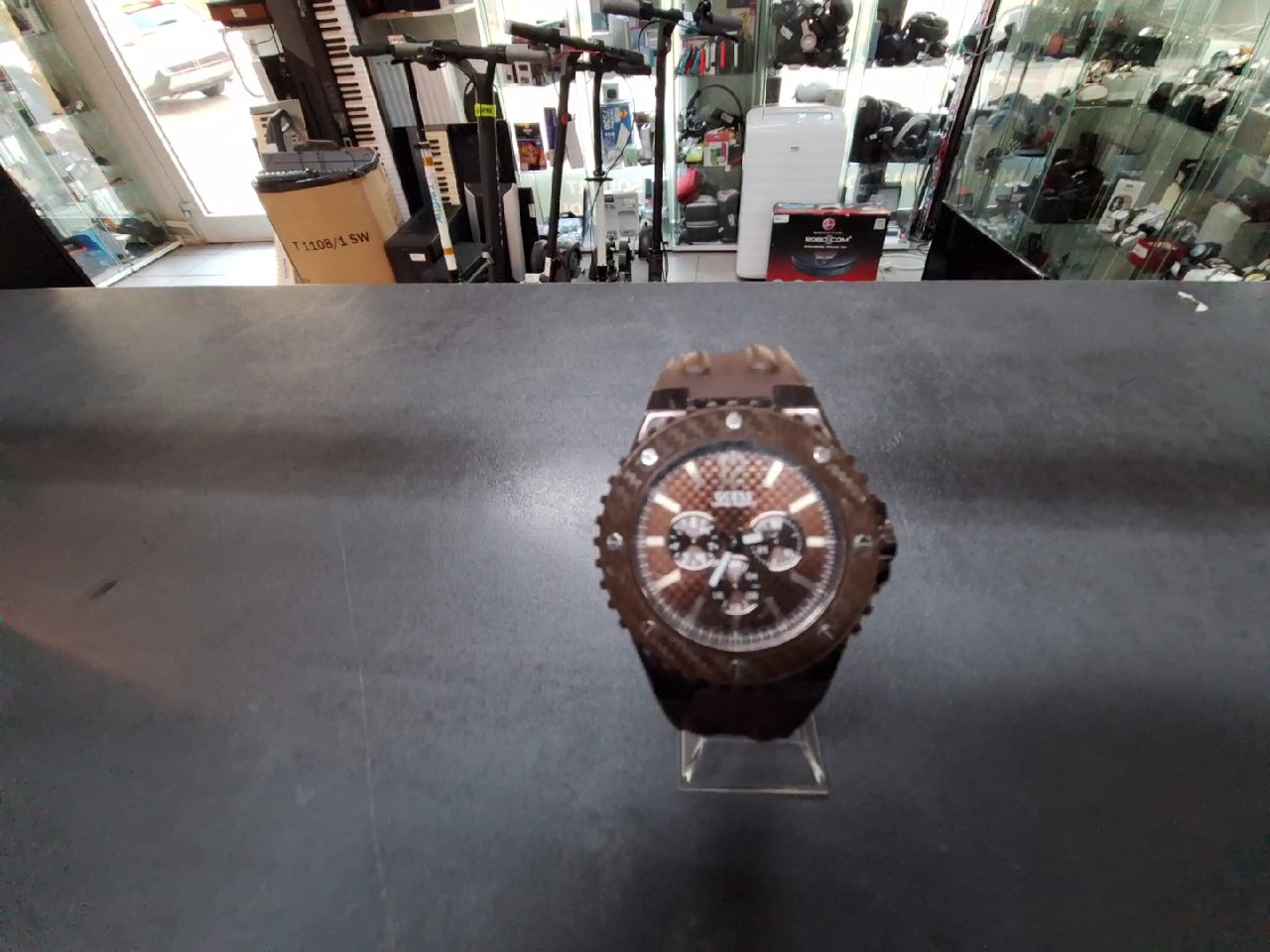 Guess W11619G3, Silikonband leicht beschädigt, Batterie leer. | Zustand: Gut – Bild 3