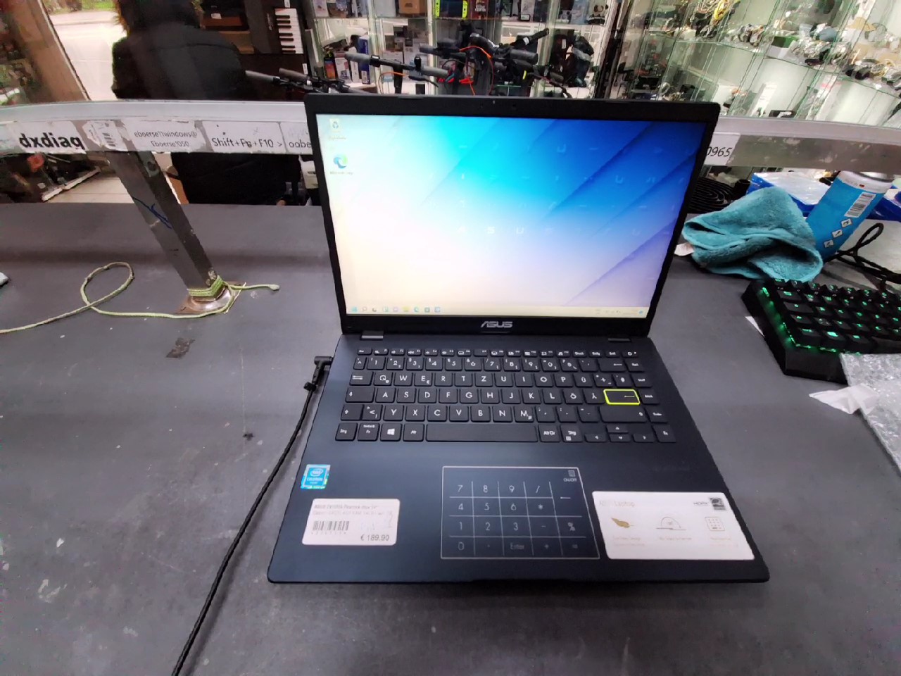 ASUS Vivobook 14 L410M, Celeron N4020, 4GB RAM, 64GB eMMC, 14" FHD Display (1920x1080), QWERTZ-Tastatur, inkl. Ladegerät. | Zustand: Sehr Gut – Bild 3