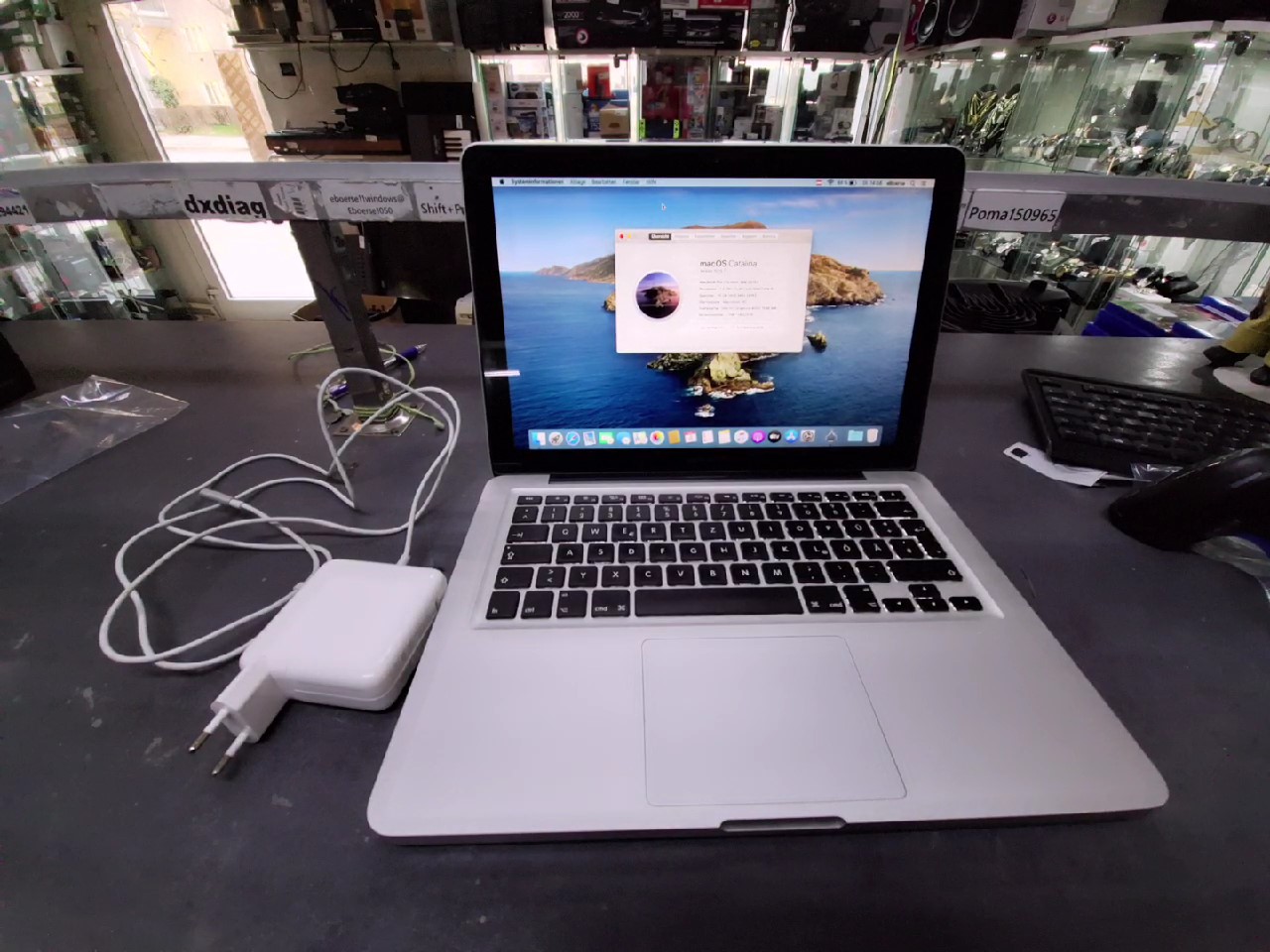 Apple MacBook Pro 13" Mid 2012, i5, 16GB RAM, 1TB HDD, Intel HD 4000, DE Tastatur. 128 Zyklen. Inkl. Netzteil. Kratzer auf dem Deckel. | Zustand: Gut – Bild 2