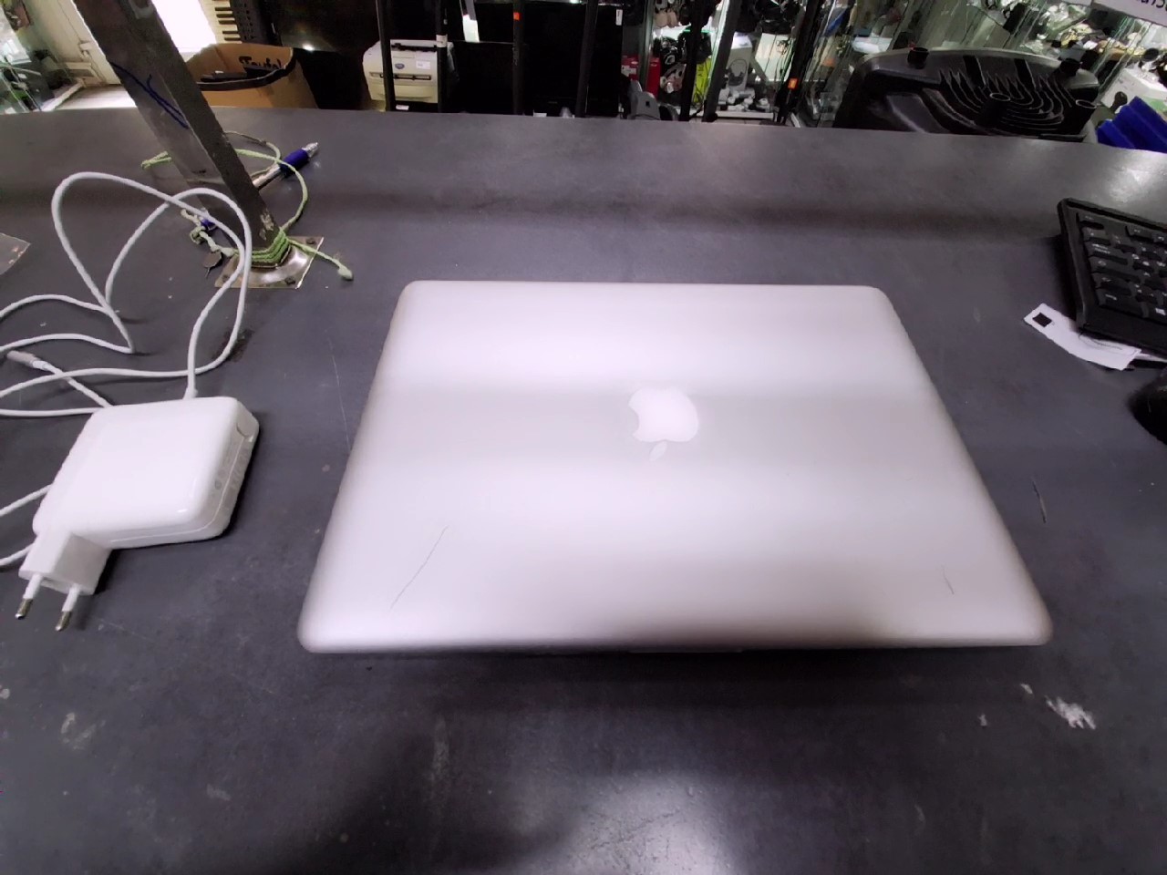 Apple MacBook Pro 13" Mid 2012, i5, 16GB RAM, 1TB HDD, Intel HD 4000, DE Tastatur. 128 Zyklen. Inkl. Netzteil. Kratzer auf dem Deckel. | Zustand: Gut – Bild 5