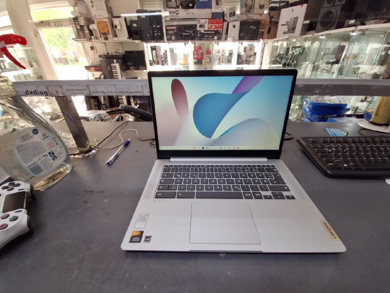 LENOVO IdeaPad Slim 3 Chromebook 14M868, MediaTek Kompanio 520, 4GB | 128GB eMMC, 14" Full HD, DE-Tastatur. Akku 100% (11 Zyklen), Silber | Weiß. | Zustand: Sehr Gut – Bild 2