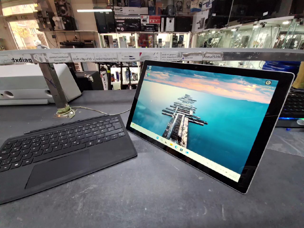 Microsoft Surface Pro 6 Silber, i5-8350U, 8GB | 256GB SSD, inkl. Tastatur & Ladegerät | Zustand: Gut – Bild 3