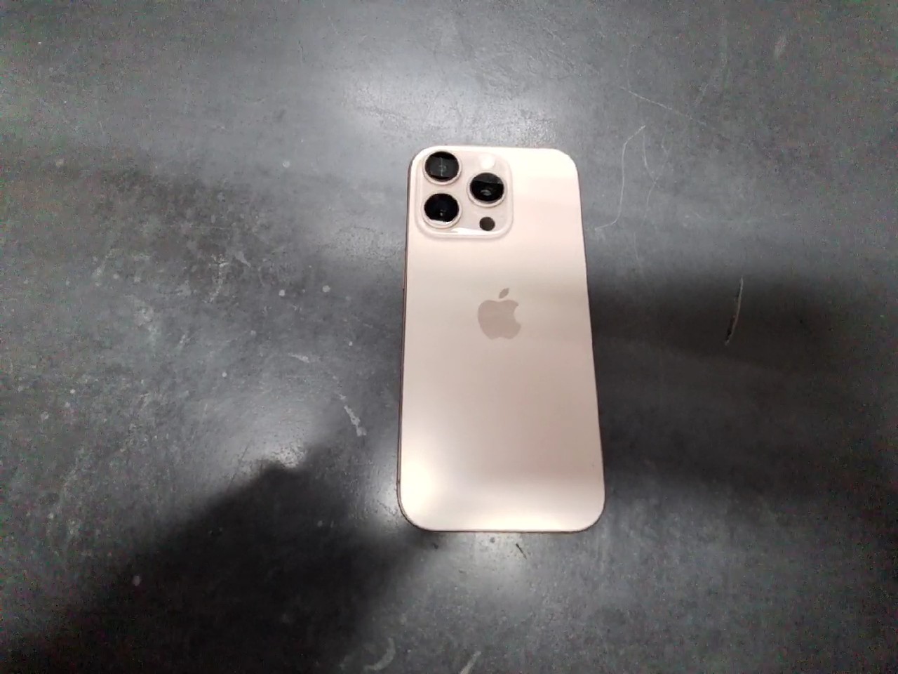 iPhone 16 Pro 256GB, Zyklen 236, Display Unbekannt, nur Abholung vor Ort | SimLock: Frei | Zustand: Gut | Farbe: Titan Wüstensand | Akku: 99% – Bild 2