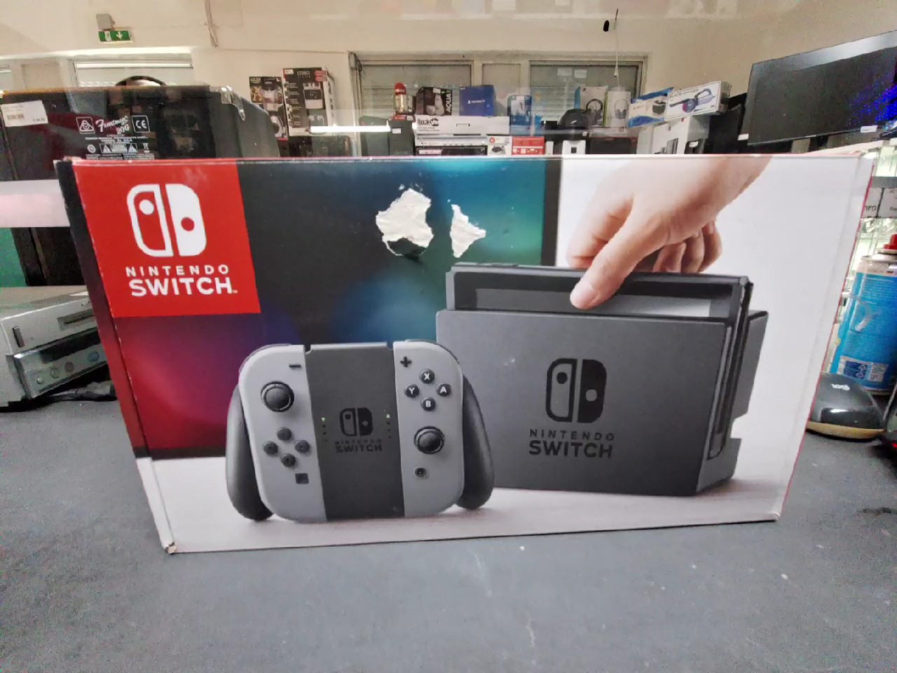 Nintendo Switch, mit Originalverpackung, Konsole mit dem düsteren Action-Adventure Spiel Blasphemous 2. | Zustand: Sehr Gut | Farbe: schwarz – Bild 6