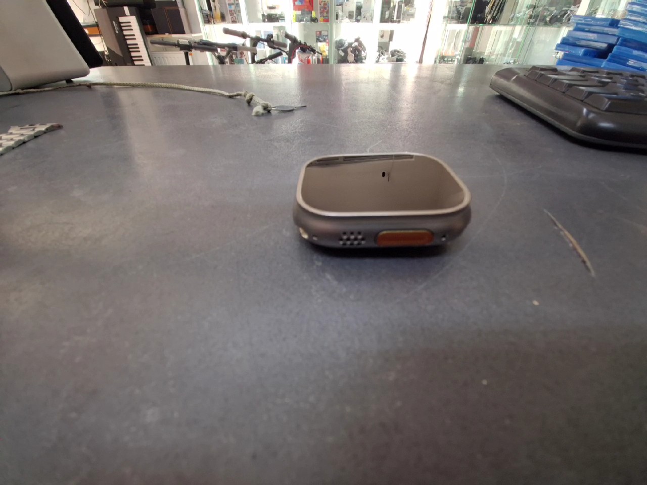 Apple Watch Ultra 2 49mm (GPS+Cellular), Titangehäuse mit Stahl-Armband, Ladekabel. Aku 100% | Zustand: Sehr Gut – Bild 3