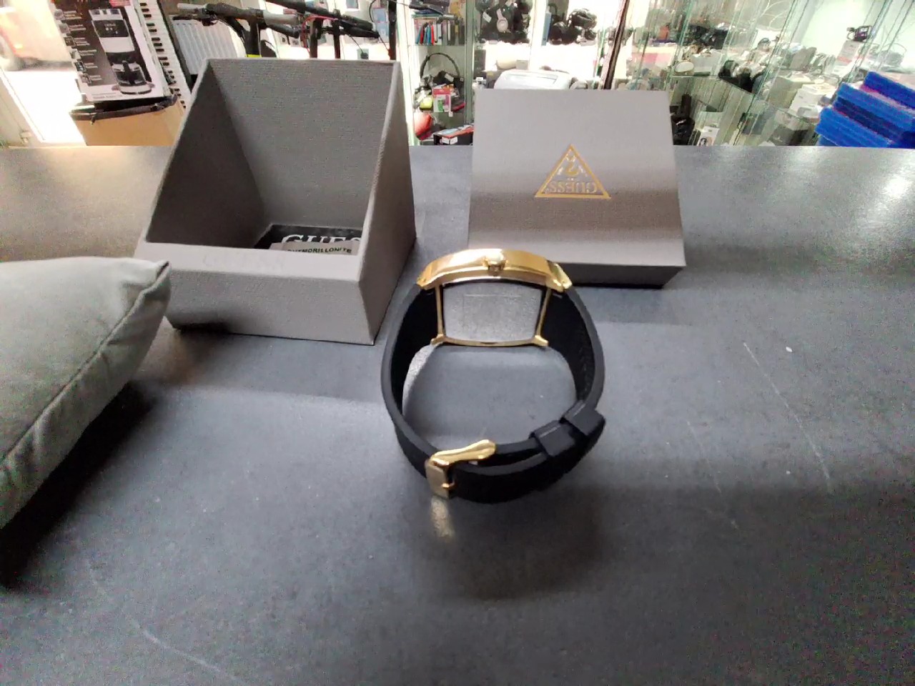 Guess Phoenix GW0048G2, Herrenuhr, Goldfarben, Multifunktion, Quarz, Leder-Silikonarmband, Kristalle, mit Originalverpackung | Zustand: Sehr Gut – Bild 5