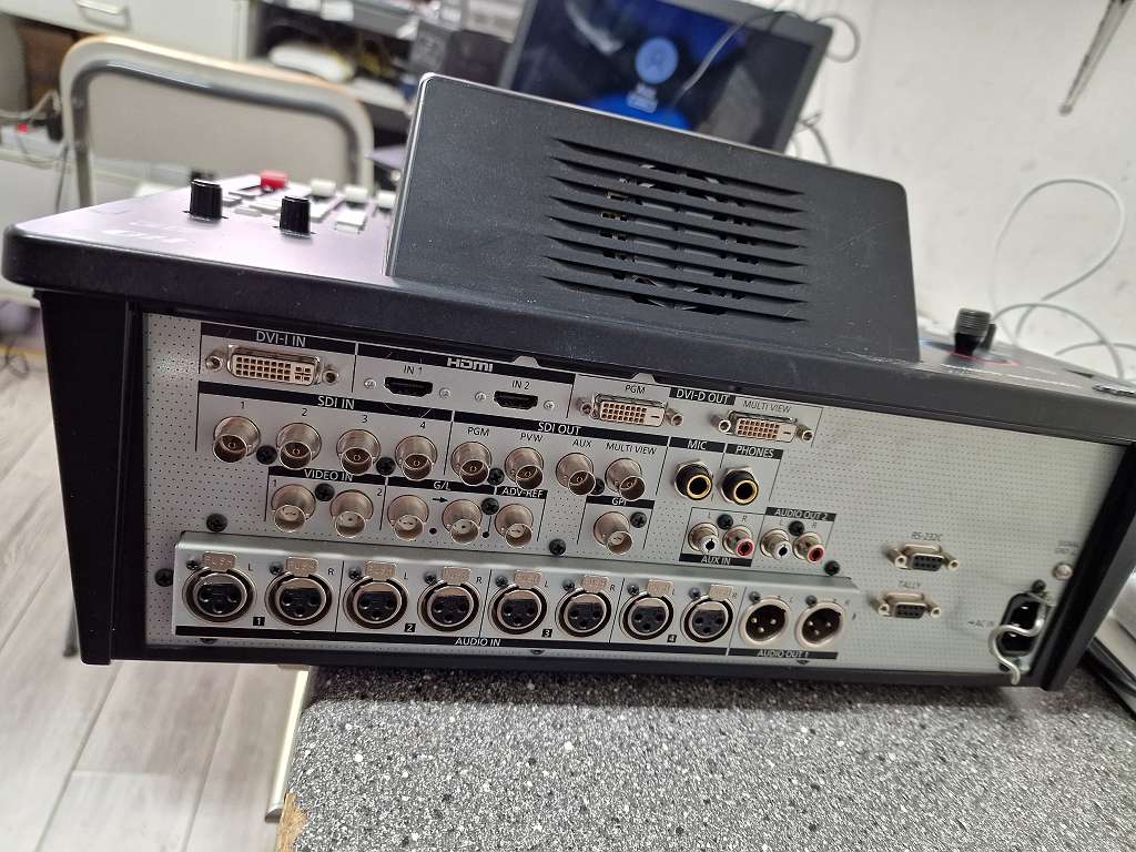 Panasonic AG-HMX100 Digital AV Mixer, Kompakter All-in-One HD | SD Digital AV Mixer mit Video-Switcher, Audio-Mixer und Effekten. | Zustand: Sehr Gut – Bild 2