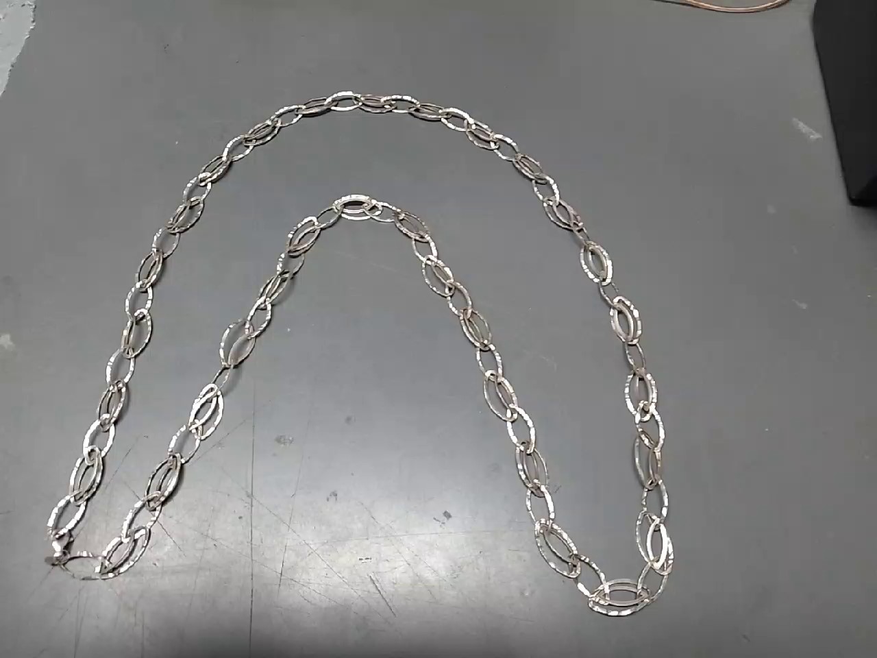 Silberkette Gliederkette 120cm, Lange Kette, ca. 50g, silberfarben, auffällige Gliederung. | Zustand: Sehr Gut | Farbe: silber