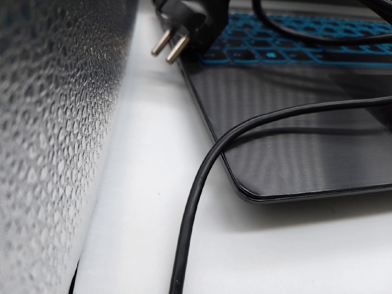 Lenovo Gaming L340-17IRH, i7-9750H | 8GB | 512GB SSD | GTX 1650 | Win10 | DEFEKT (ohne Garantie, Gehäuse-Ecke beschädigt) | Zustand: Schlecht – Bild 3