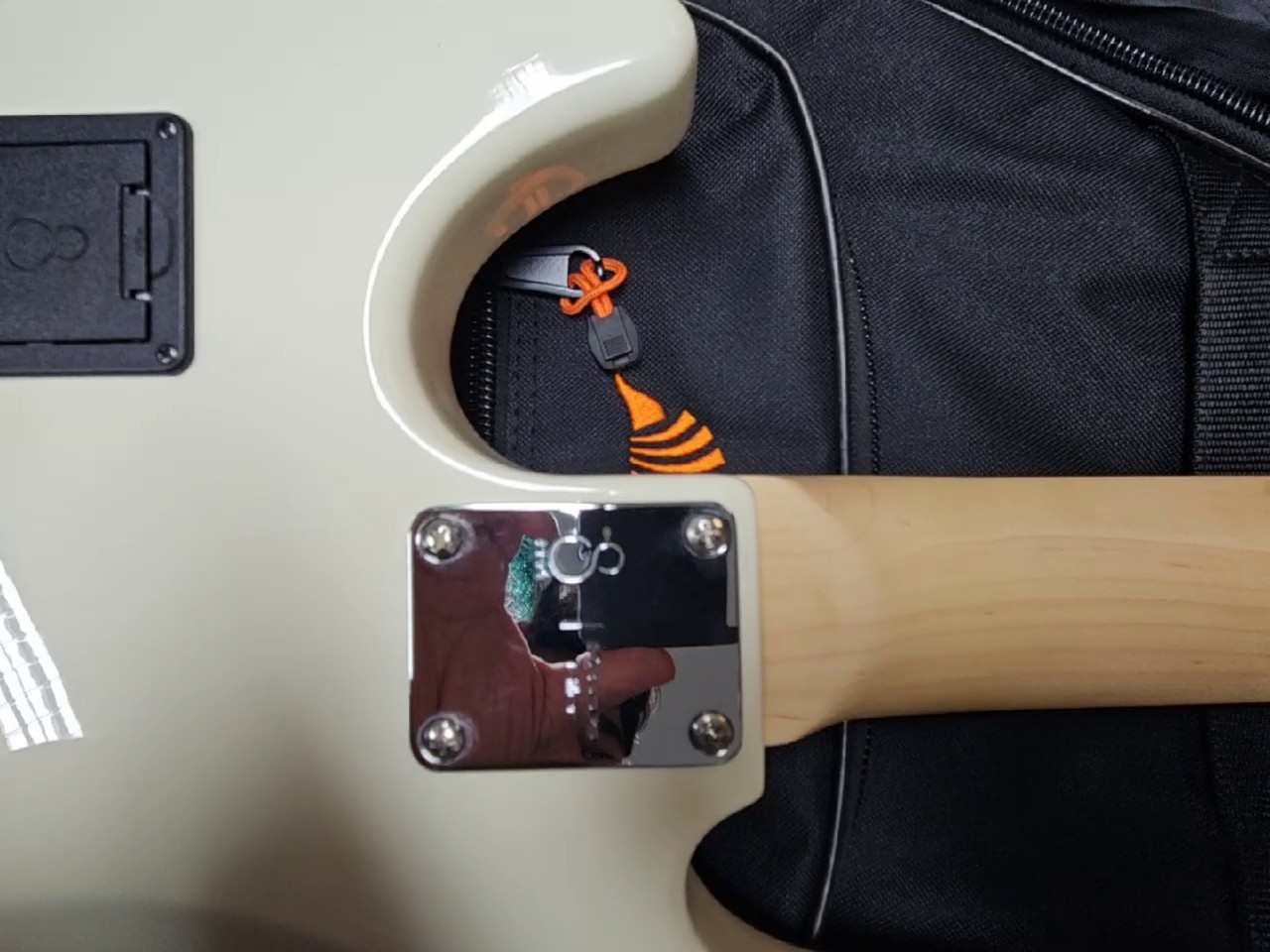 Sire Marcus Miller V3 Bass, weiß, 4-Saiter Jazz Bass mit Mahagonikorpus, Ahornhals und PalisandergrifFernbedienungrett, 2. Generation. | Zustand: Sehr Gut – Bild 3