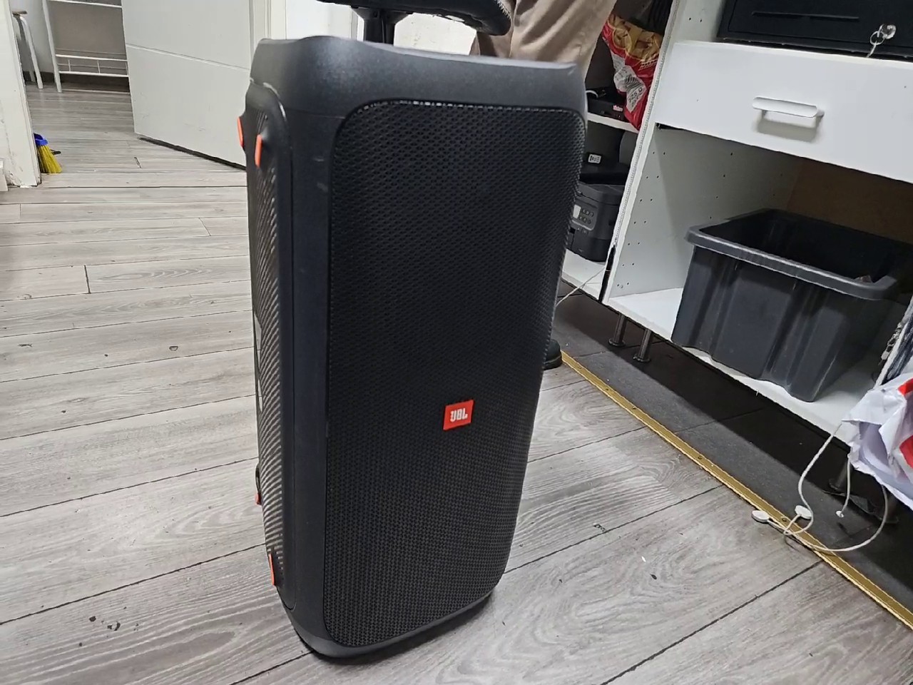 JBL Partybox 310 Schwarz, Tragbarer Party-Lautsprecher mit 240W JBL Pro Sound und dynamischer Lichtshow, IPX4. – Bild 2