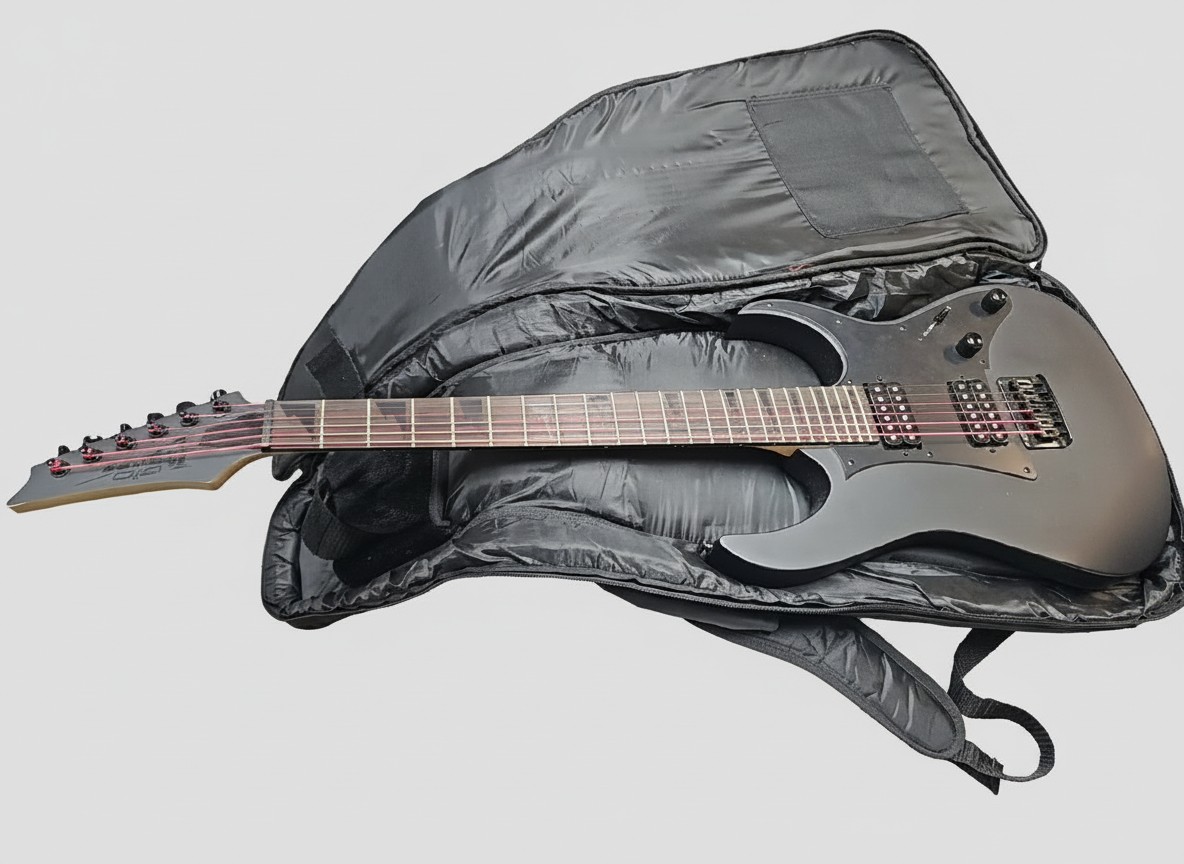 Ibanez Gio 7-Saiter E-Gitarre, Schwarze 7-saitige E-Gitarre der Ibanez Gio Serie inklusive Tasche. | Zustand: Gut