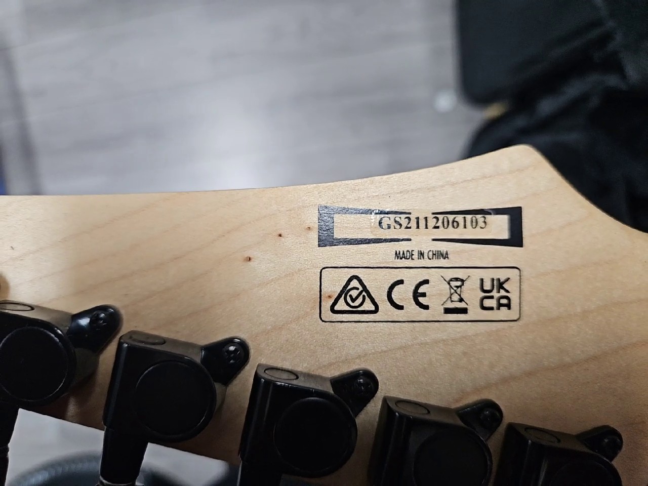 Ibanez Gio 7-Saiter E-Gitarre, Schwarze 7-saitige E-Gitarre der Ibanez Gio Serie inklusive Tasche. | Zustand: Gut – Bild 3