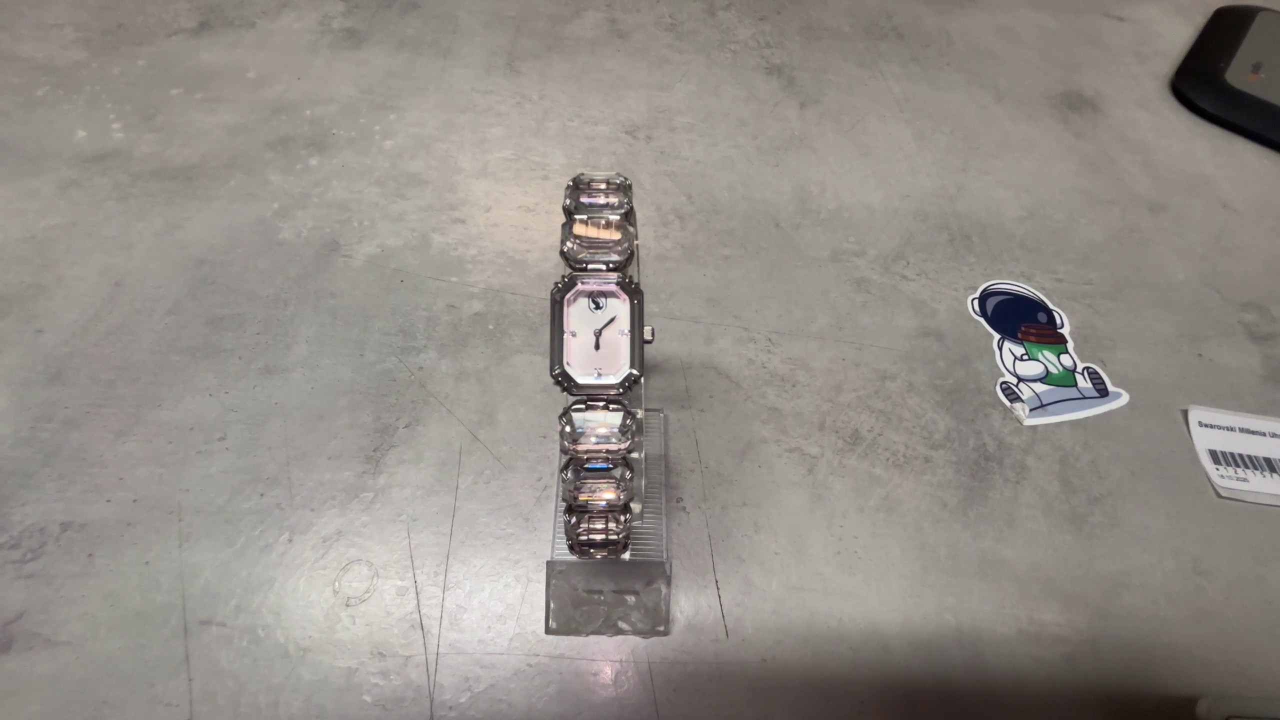 Swarovski Millenia Uhr, Quarzuhr, Damenuhr, Saphirglas. Sehr guter Zustand, leichte Kratzer auf dem Armband. | Zustand: Sehr Gut | Farbe: silber