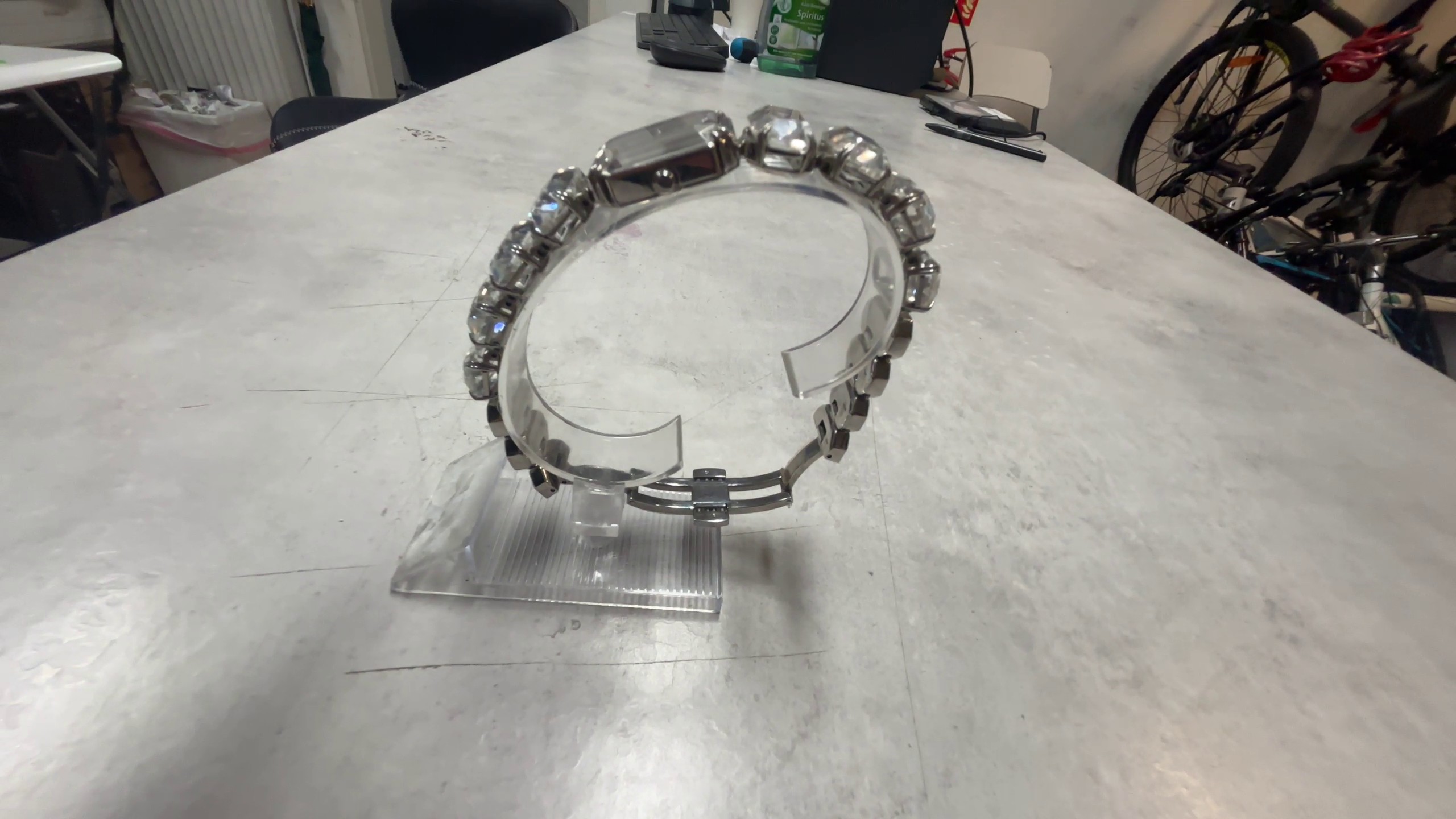 Swarovski Millenia Uhr, Quarzuhr, Damenuhr, Saphirglas. Sehr guter Zustand, leichte Kratzer auf dem Armband. | Zustand: Sehr Gut | Farbe: silber – Bild 3