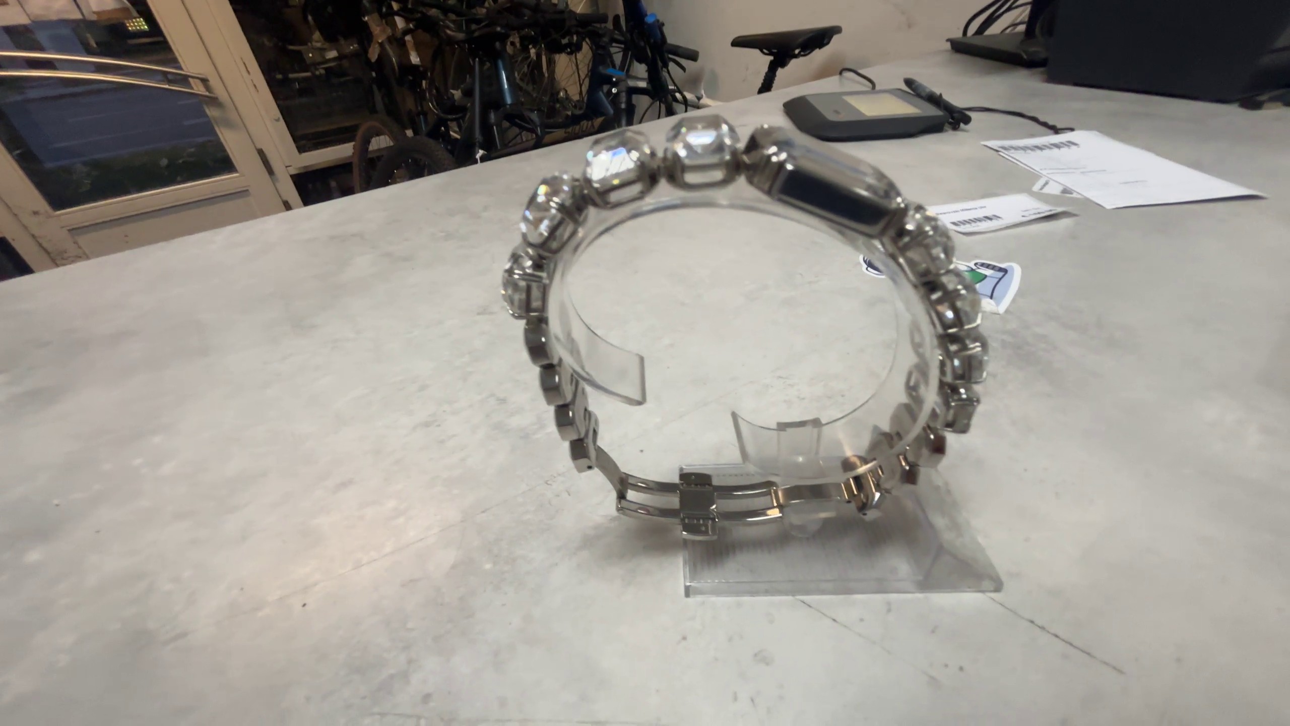 Swarovski Millenia Uhr, Quarzuhr, Damenuhr, Saphirglas. Sehr guter Zustand, leichte Kratzer auf dem Armband. | Zustand: Sehr Gut | Farbe: silber – Bild 4