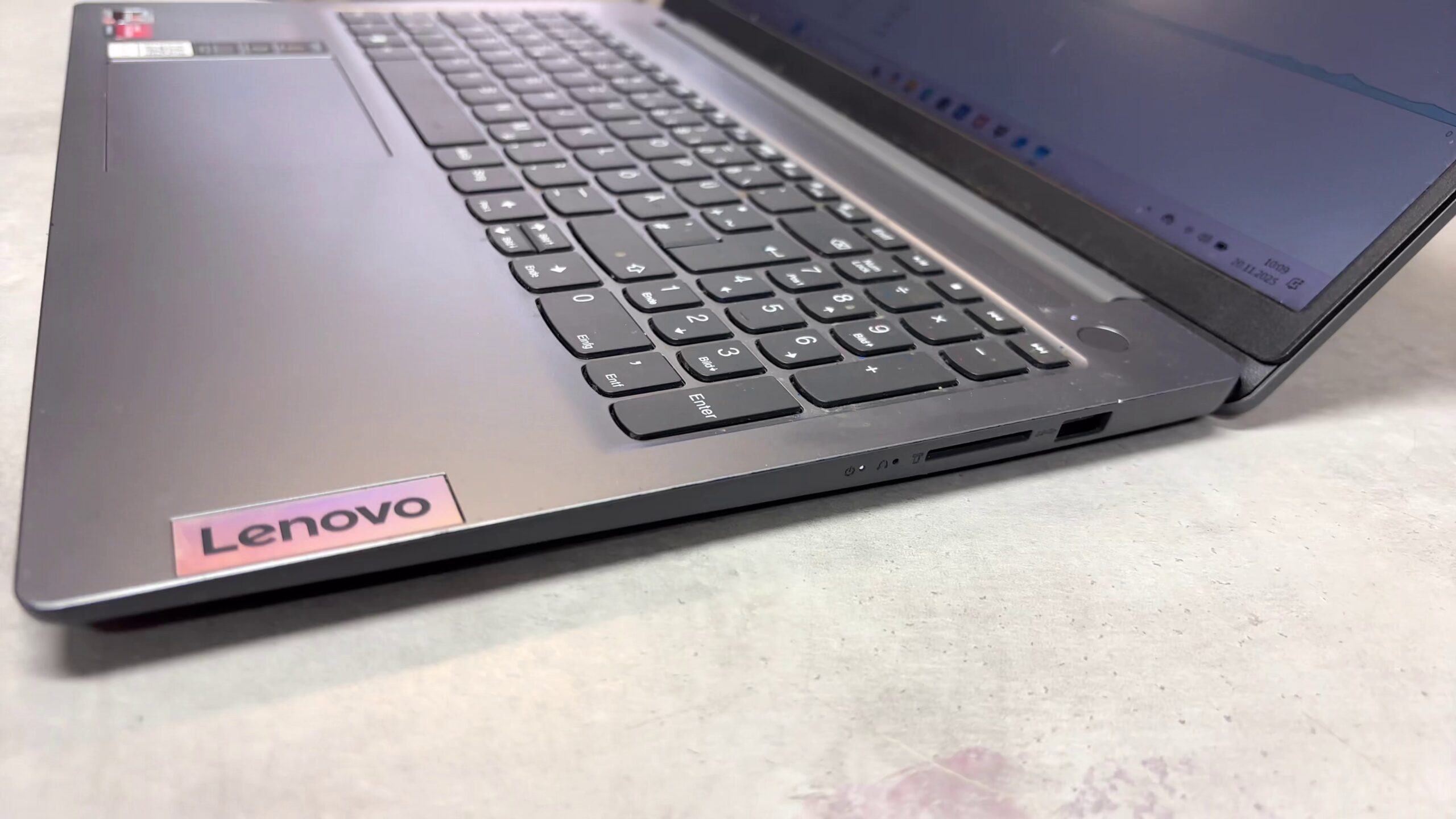 Lenovo IdeaPad Slim 3 7530U 8/512GB, 15 Zoll, Ryzen 5 7530U, 8GB RAM, 512GB SSD, Gebrauchsspuren. | Zustand: Gut – Bild 5
