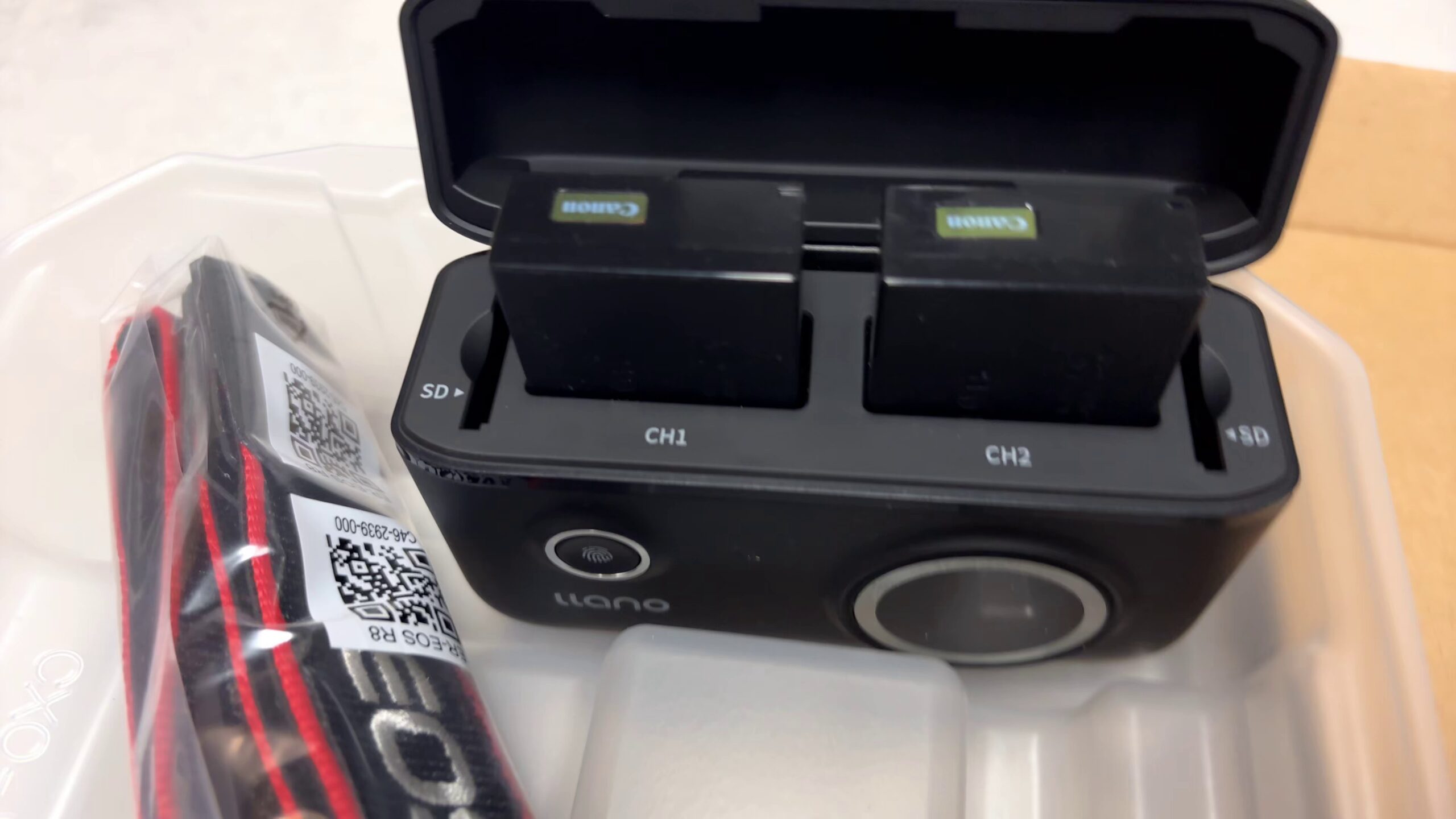 Canon EOS R8, 2023, Schwarz, Mit 6 Akkus, Ladegerät, Ladestation und OVP. shutter count:12761. | Zustand: Sehr Gut – Bild 4