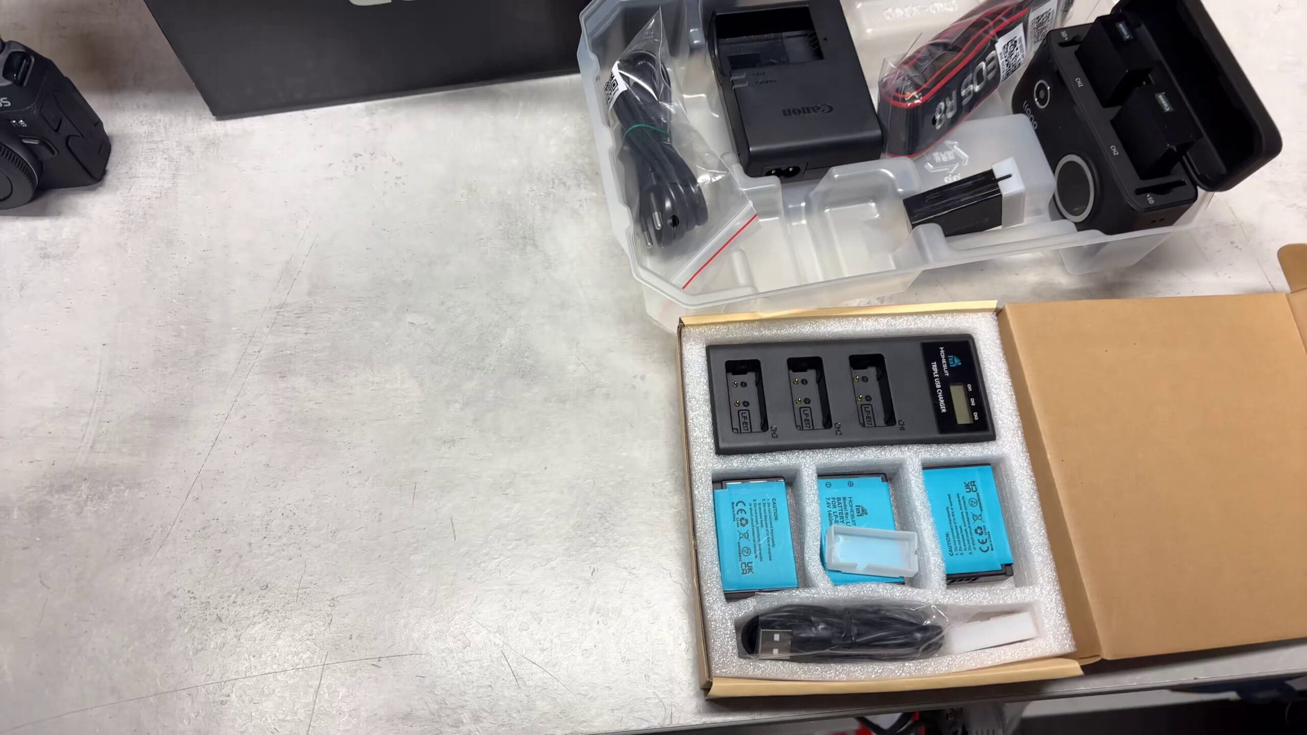 Canon EOS R8, 2023, Schwarz, Mit 6 Akkus, Ladegerät, Ladestation und OVP. shutter count:12761. | Zustand: Sehr Gut – Bild 5