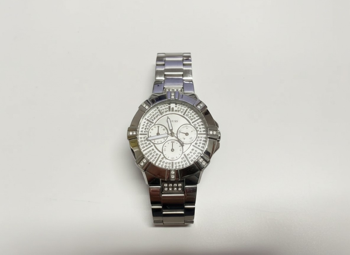 GUESS Multifunktion Silber Kristalle, Herrenuhr, Edelstahlarmband, Multifunktionsanzeige, leichte Gebrauchsspuren, Batterie leer. | Zustand: Gebraucht | Farbe: silber