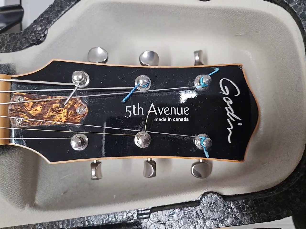 Godin 5th Avenue CW Kingpin II Natural, Archtop E-Gitarre mit 2 Pickups, Made in Canada, inkl. Koffer. | Zustand: Sehr Gut – Bild 2