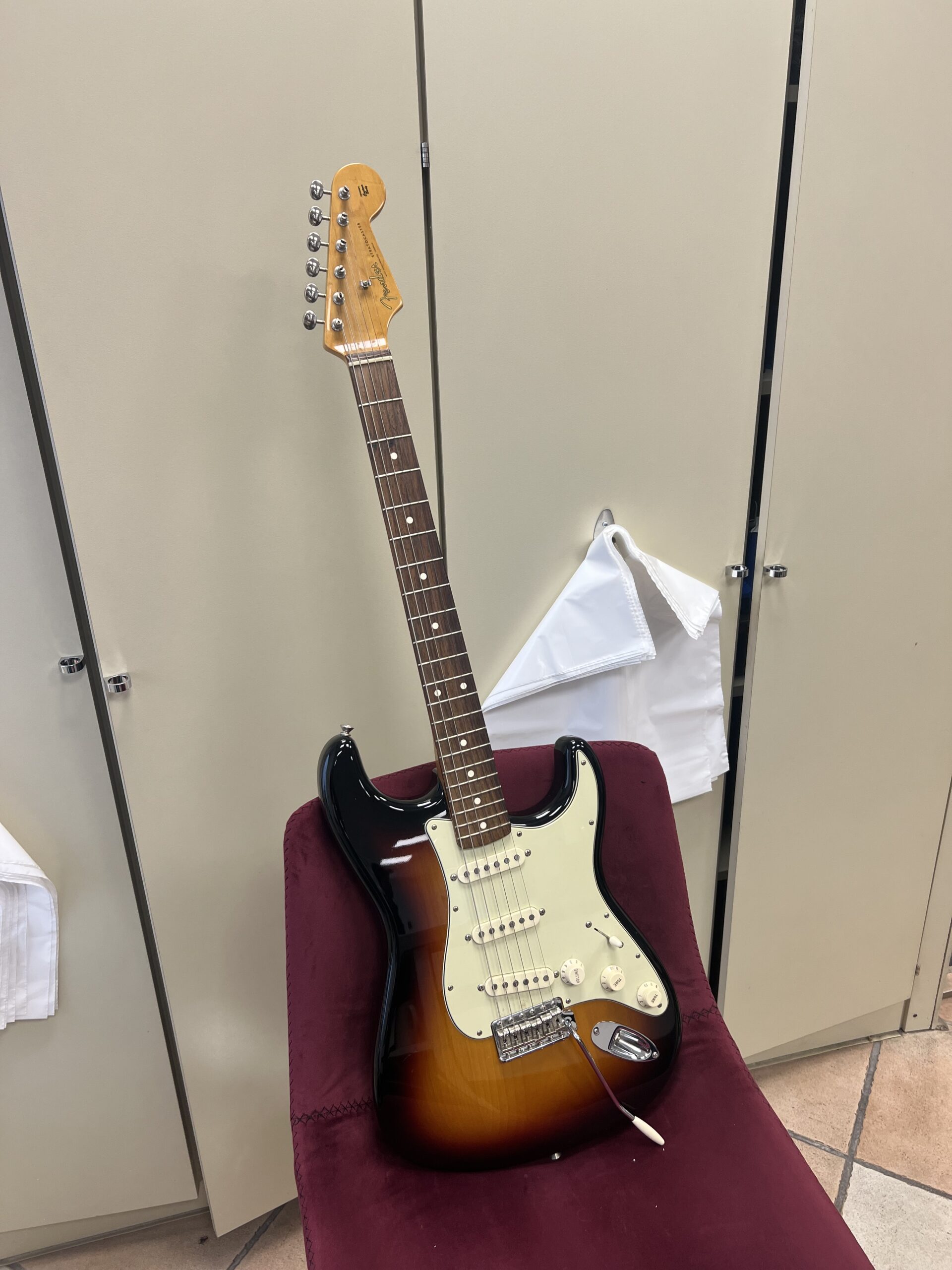 Fender Classic Series '60s Stratocaster, Made in Mexico (MIM), Baujahr 2010, 3-Color Sunburst, ohne Gigbag. | Zustand: Gut