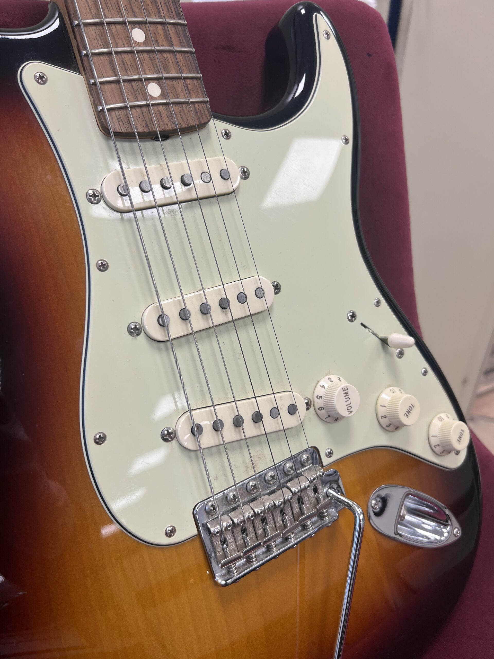 Fender Classic Series '60s Stratocaster, Made in Mexico (MIM), Baujahr 2010, 3-Color Sunburst, ohne Gigbag. | Zustand: Gut – Bild 5