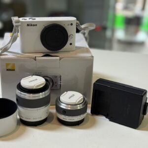 Nikon 1 J2 Weiß  mit 2 Objektiven, Systemkamera mit Originalverpackung, Ladegerät, 10-30mm und 11-27.5mm Objektiven. | Zustand: Sehr Gut
