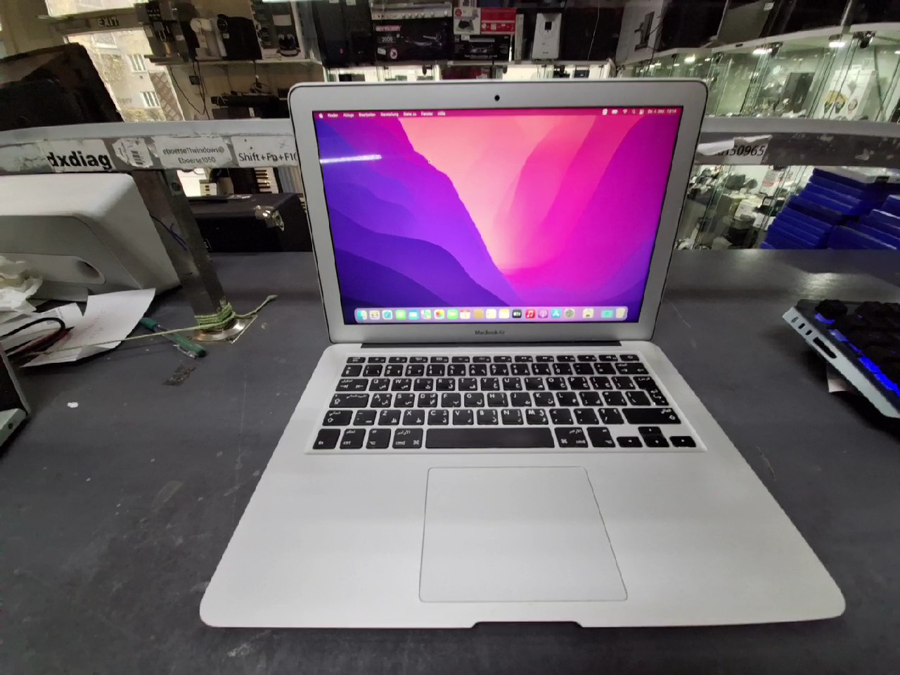 Apple MacBook Air 13 2017 Silber, i5, 8GB RAM, 128GB SSD, Zyklen 192, Tastatur EN | Arabisch. | Zustand: Gut – Bild 2