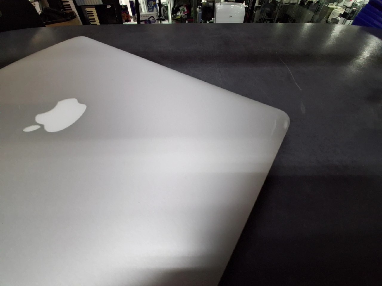 Apple MacBook Air 13 2017 Silber, i5, 8GB RAM, 128GB SSD, Zyklen 192, Tastatur EN | Arabisch. | Zustand: Gut – Bild 5