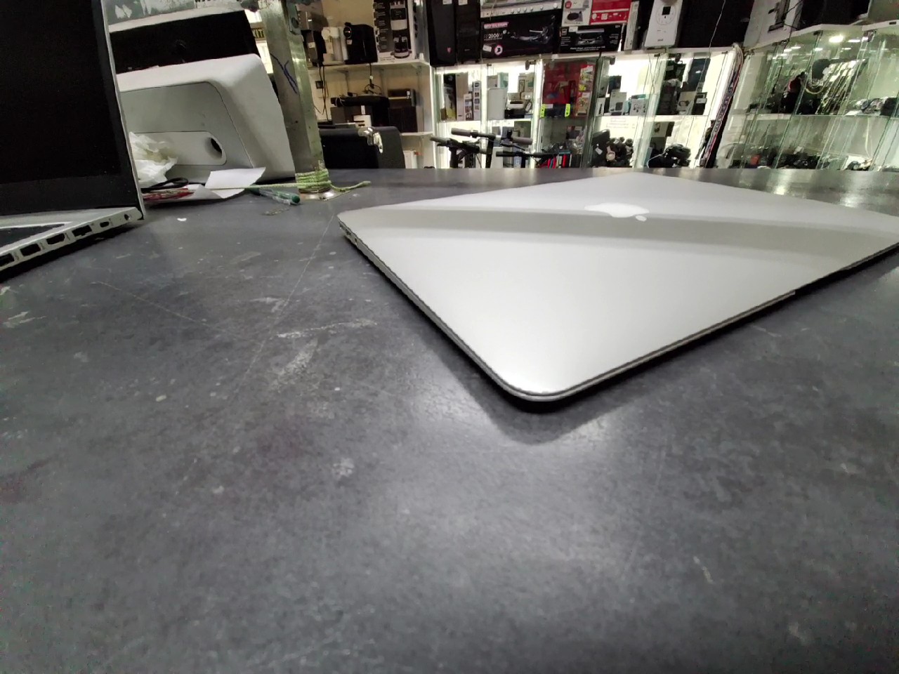 Apple MacBook Air 13 2017 Silber, i5, 8GB RAM, 128GB SSD, Zyklen 192, Tastatur EN | Arabisch. | Zustand: Gut – Bild 6