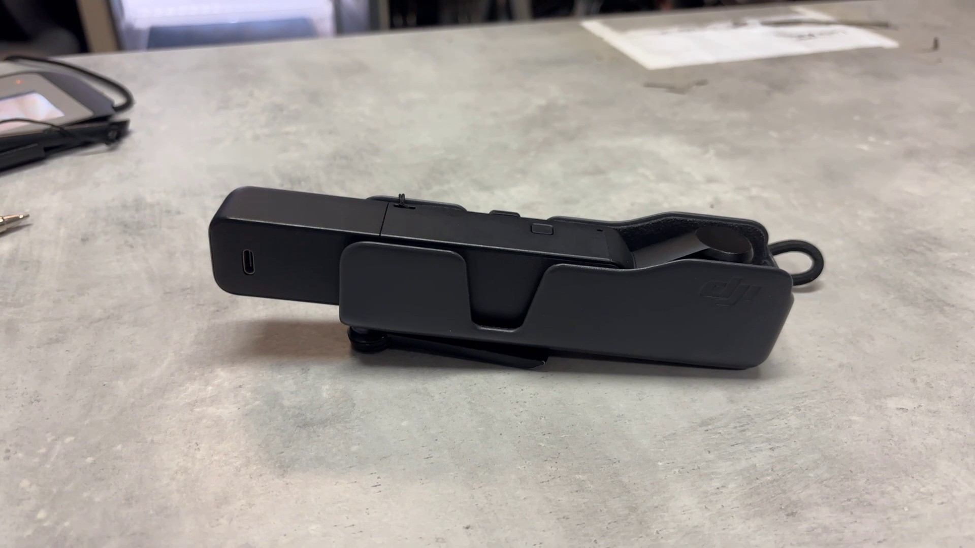 DJI Pocket 2, 3-Achsen Gimbal Kamera (4K | 60fps, 64MP). Ohne OVP, inkl. Schutzhülle & Handschlaufe. Guter Zustand. | Zustand: Gut – Bild 2